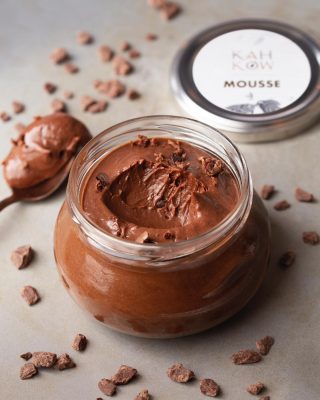 Una cremosa textura y exquisito sabor que no podrás resistirte a disfrutarlo, con nuestra nueva creación Mousse de chocolate.

¿Quién dice yo quiero? ?

#Kahkow #KahkowLovers #ChocolateArtesanal #ChocolateDominicano